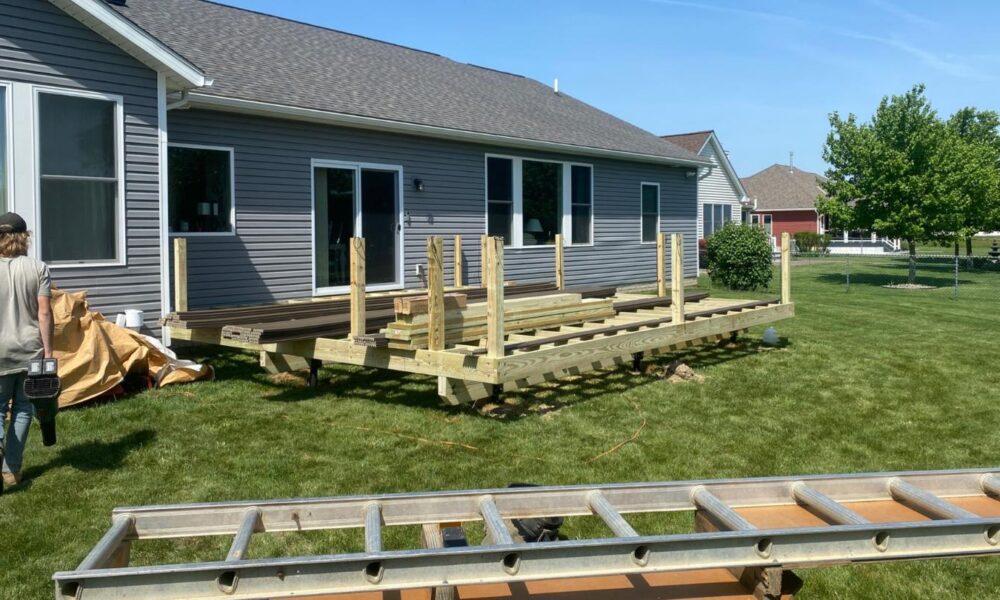 what-to-consider-when-hiring-a-deck-builder